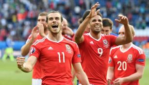 Gareth Bale festeja un gol con Gales