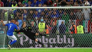 Simone Zaza vuela su penalti contra Alemania en la Euro 2016