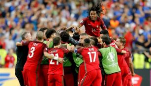 Portugueses festejan el gol de Portugal