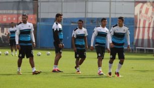 Jugadores de Chivas en un entrenamiento en Verde Valle