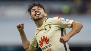 Oribe Peralta festeja gol con América