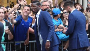 Paul Pogba saluda a los aficionados tras la Eurocopa