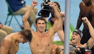 Michael Phelps celebra una nueva medalla de Oro