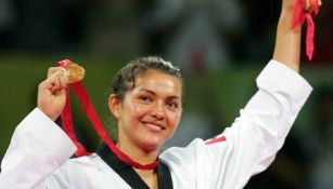 María del Rosario Espinoza presume su medalla de oro en Beijing 2008