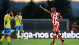 Seba del Olympiacos celebra su gol ante Arouca