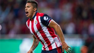 Carlos Salcedo disputa el Clásico Tapatío