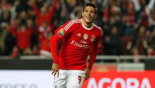 Jiménez celebra un gol con el Benfica