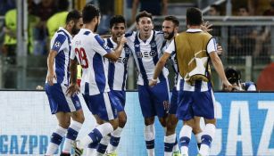 Los mexicanos del Porto festejan la victoria contra La Roma 