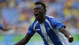 Alberth Elis festeja un gol con Honduras en Juegos Olímpicos