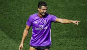 Cristiano Ronaldo se ríe durante un entrenamiento del Real Madrid