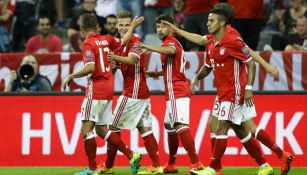 Jugadores del Bayern festejan una anotación contra Rostov