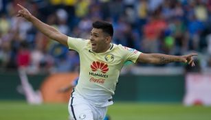 Silvio Romero celebra su gol  de la victoria frente a Cruz Azul