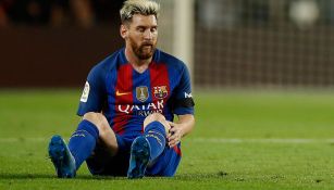Messi se lamenta tras lesionarse contra Atlético de Madrid