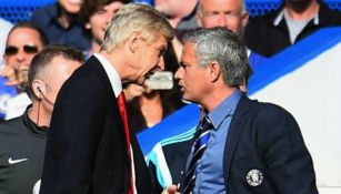 Mou y Wenger se encaran en la zona técnica