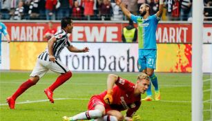 Marco Fabián celebra un gol con el Frankfurt