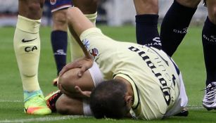 Paul Aguilar se lamenta tras lesionarse la rodilla