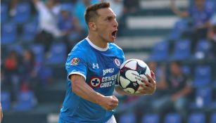 Chaco celebra un gol con Cruz Azul