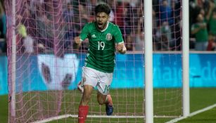 Oribe Peralta festeja su gol contra Panamá