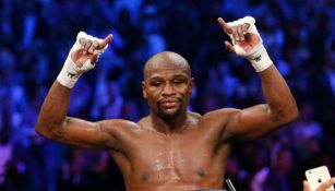 Floyd Mayweather festeja una victoria