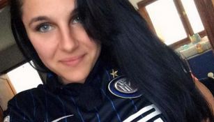 Ivana Icardi posando con playera del Inter