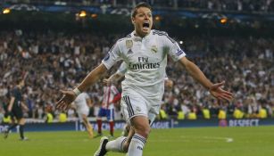 Chicharito festeja una anotación con el Real Madrid