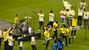 Matute interpreta el Himno del Centenario del América