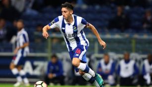 Héctor Herrera durante un partido con el FC Porto