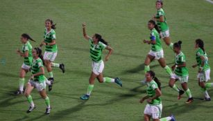 Teresa González festeja su anotación en la Copa del Mundo Sub 20