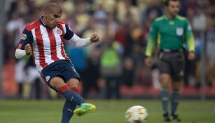 Carlos Salcido cobra penalti contra América 