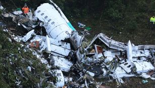 Avión del Chapecoense, destrozado tras desplomarse