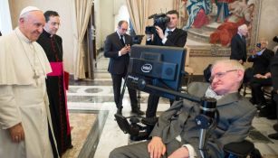 Hawking, en reunión con el Papa Francisco