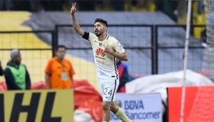 Oribe Peralta festeja su anotación contra Necaxa