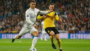 Cristiano Ronaldo disputa el balón en duelo contra Dortmund