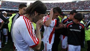 Los jugadores de River Plate lloran tras perder la categoría