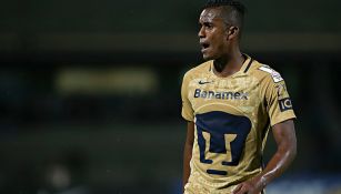 Fidel Martínez en un juego de Pumas