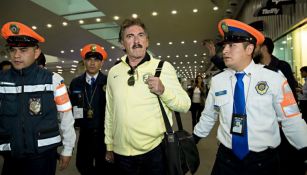 Ricardo La Volpe a su llegada a la CDMX tras el Mundial de Clubes