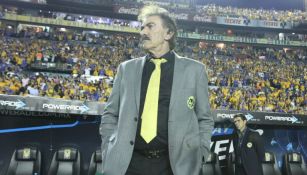 La Volpe durante el partido frente a Tigres