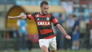 Federico Mancuello prepara un disparo con el Flamengo