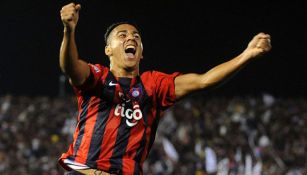 Cecilio Domínguez festeja un gol con Cerro Porteño