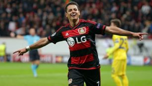 Chicharito Hernández celebra un gol con el Bayer Leverkusen