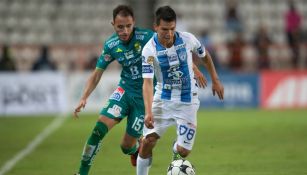 Hirving Lozano en un partido contra el León