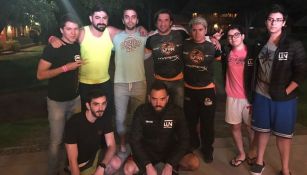 Francisco Fonseca se toma una foto con Lyon Gaming