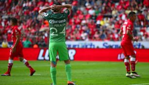 Oribe se lamenta durante el partido frente a Toluca