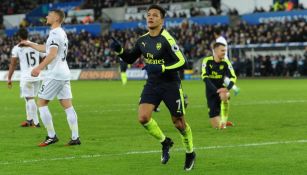 Alexis Sánchez celebra una anotación con Arsenal en Premier 