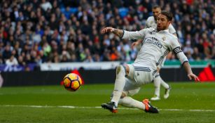 Ramos se barre para marcar el segundo gol del partido