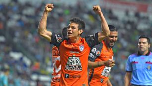 Chucky celebra un gol con Pachuca