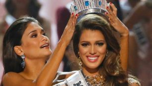 Iris Mittenaere recibe la corona de Miss Universo 2016
