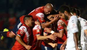 Jugadores de Veracruz festeja un gol contra Chiapas