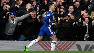 Hazard celebra tras anotar el gol frente al Arsenal