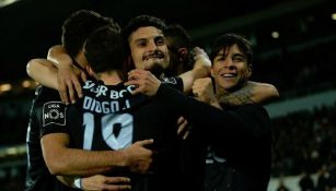 Jugadores del Porto celebran un tanto contra Vitória Guimarães